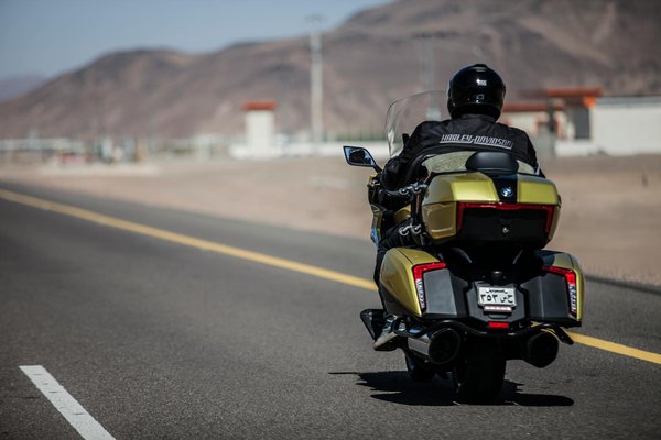 Welche Rolle spielt das Gewicht des Motorrads für die Fahrperformance?